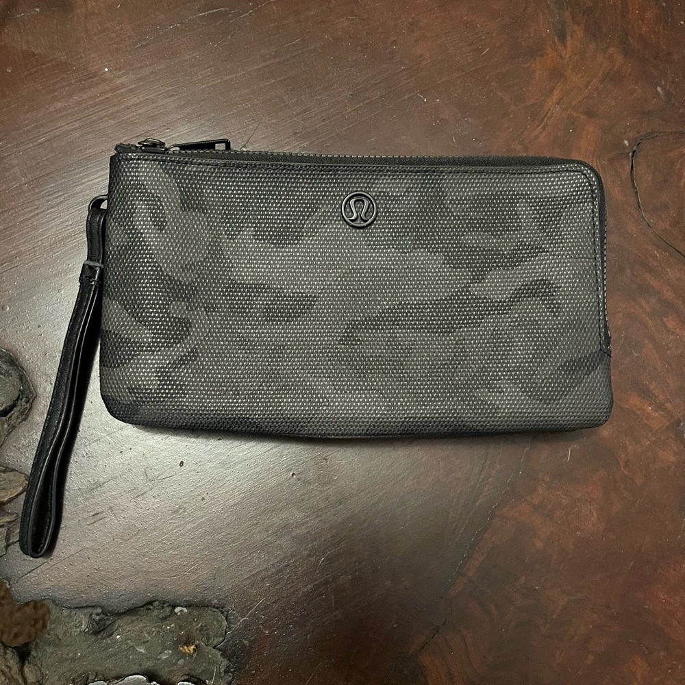 Lululemon Double Up Pouch Black Grey Camouflage Wristlet Bag